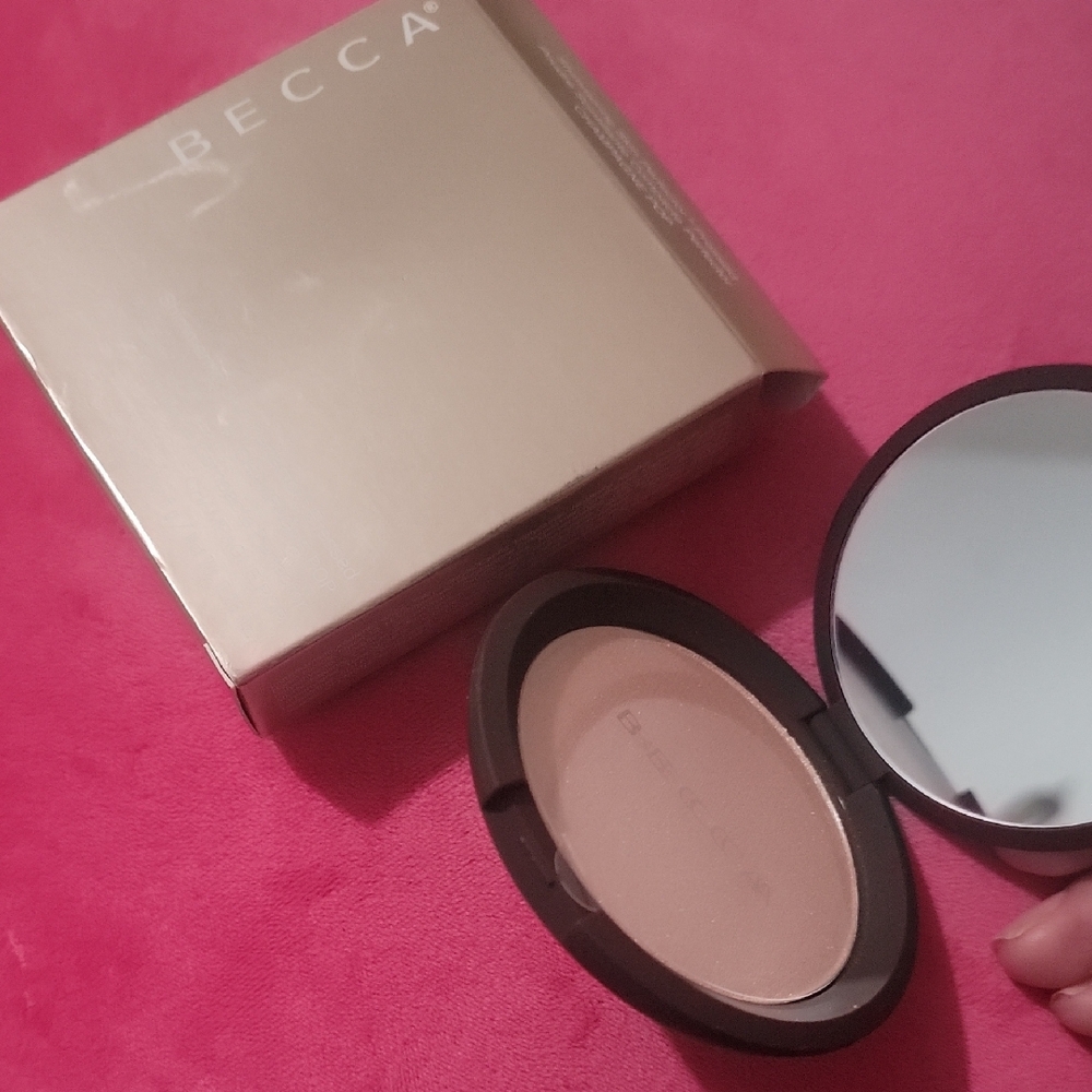 Becca Champagne Pop